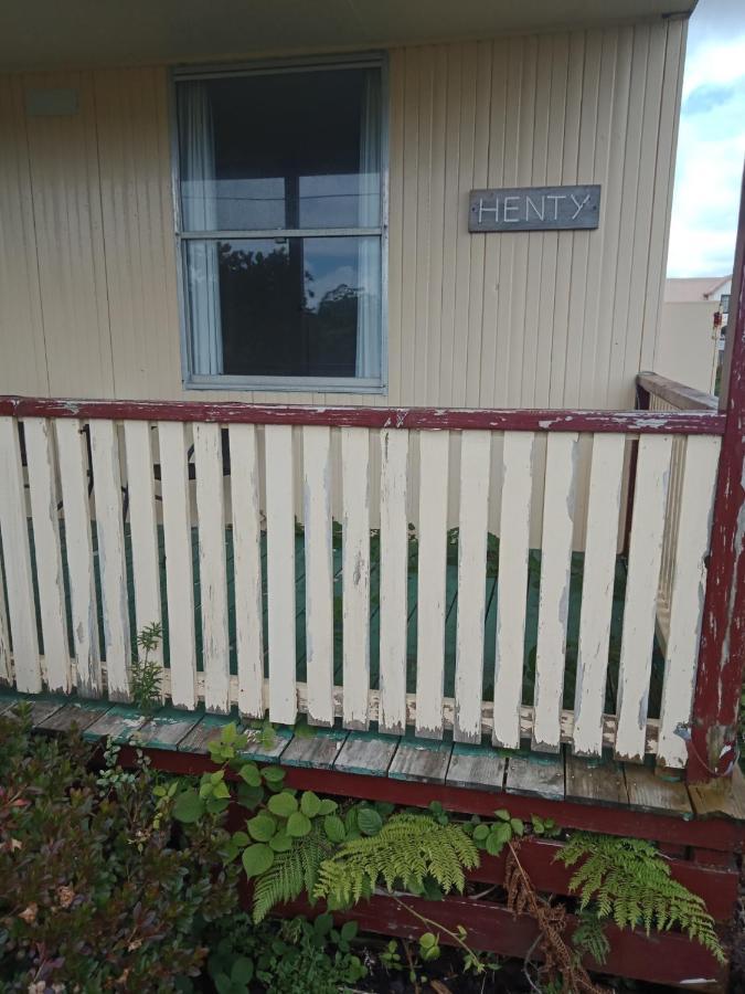 Greengate Cottages Strahan Exterior photo